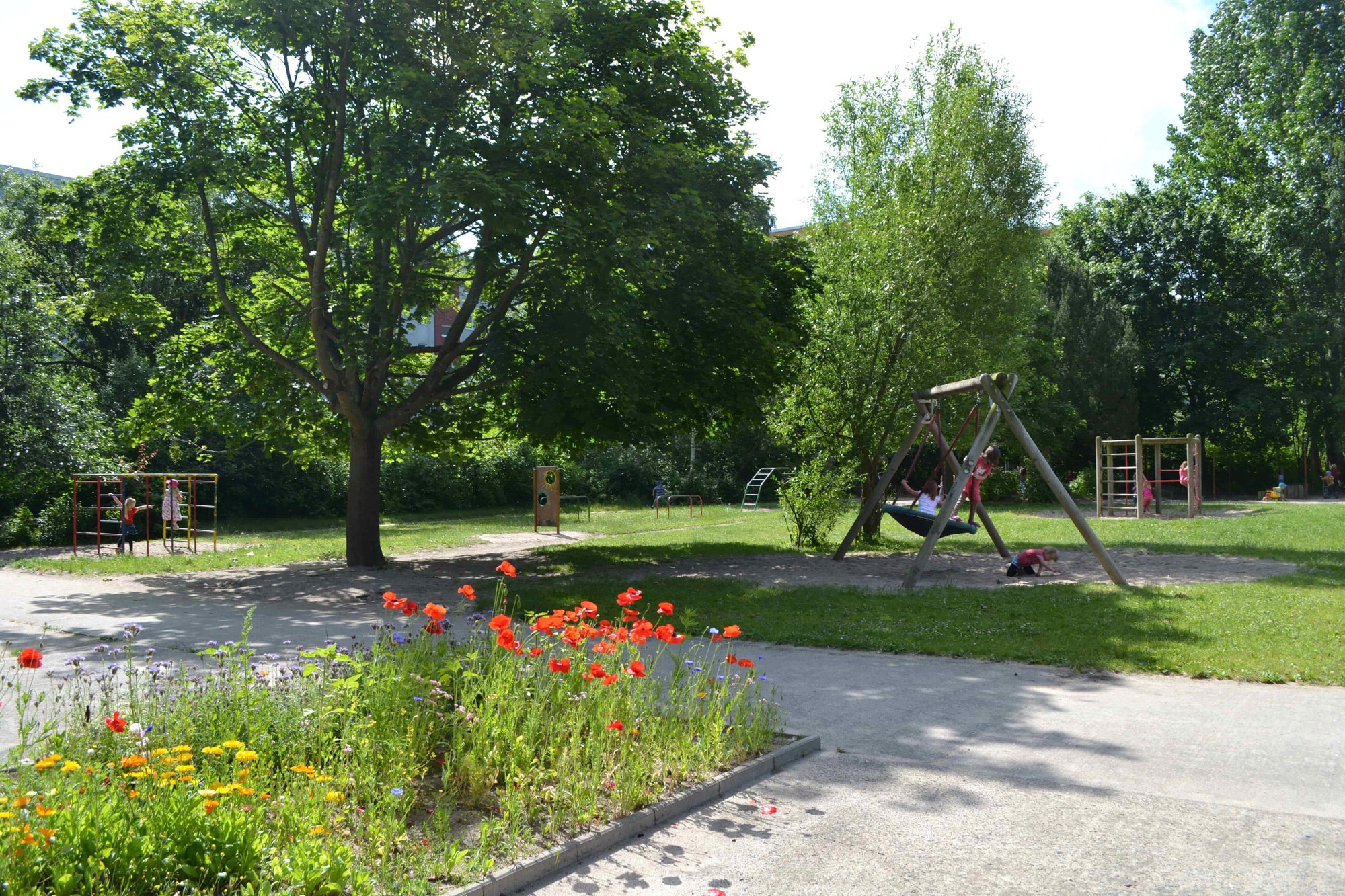 Außengelände ILL KIta Haus Sonnenblume