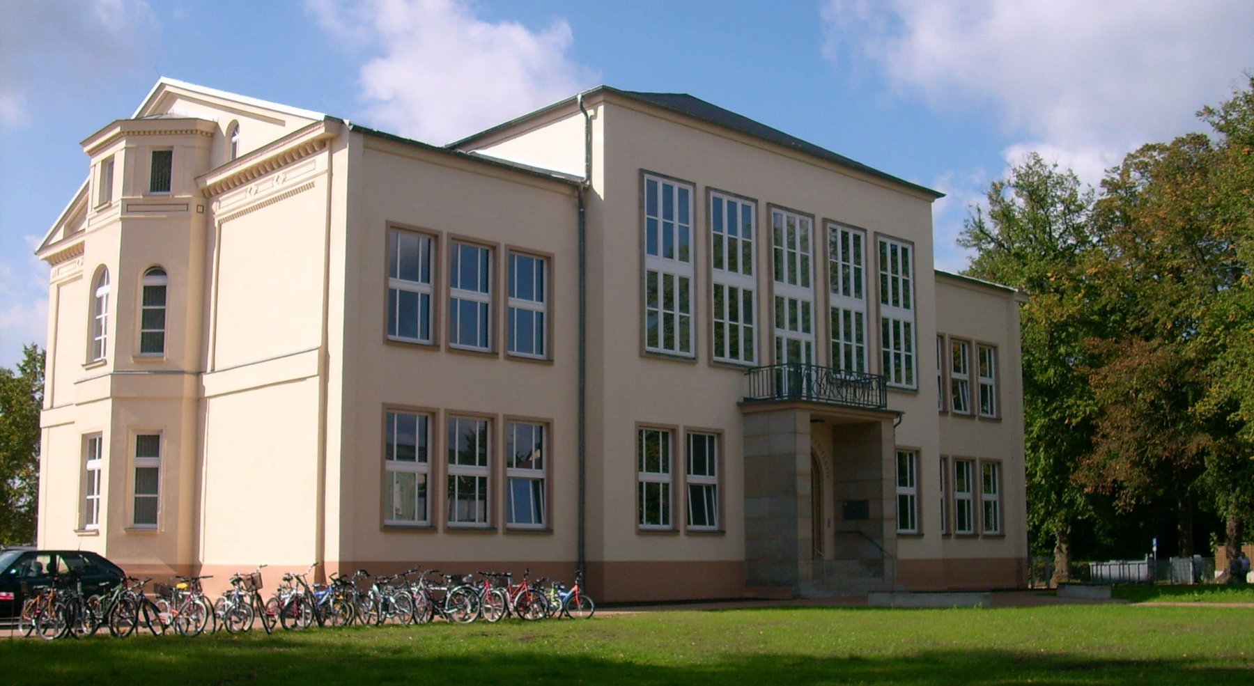 ILL Hort in der Theodor-Bauermeister-Schule GEbäude Außenansicht (1)-1