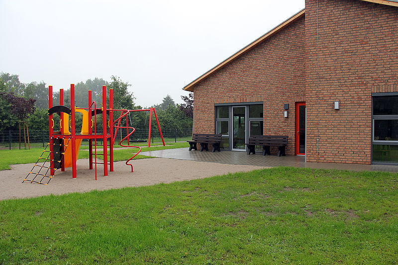 ILL Kita Kleiner Maulwurf Gebäude und Spielplatz