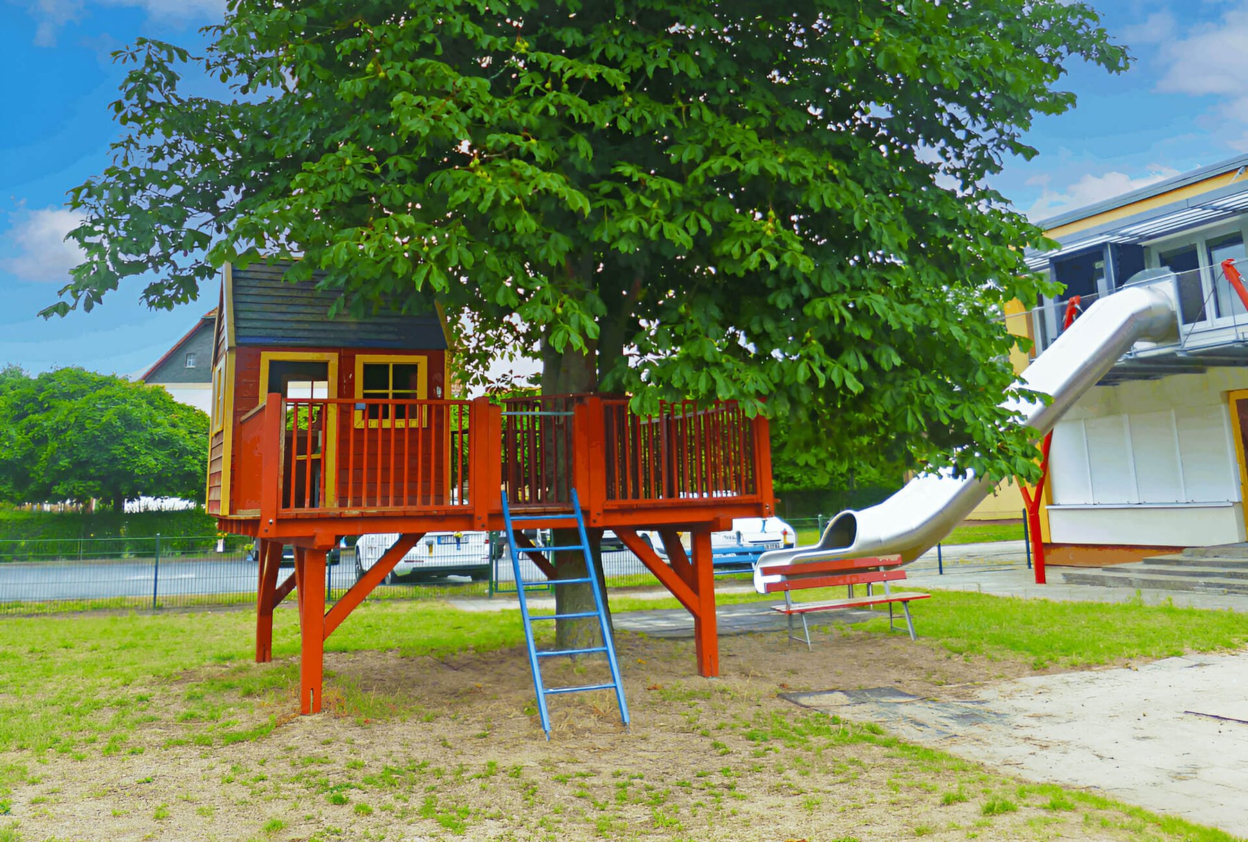 ILL Kita Sonnenschein Hof mit Spielplatz