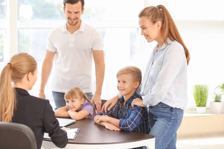 Familie im Gespräch im Mehrgenerationenhaus Nähe Rostock Begegnungen MV