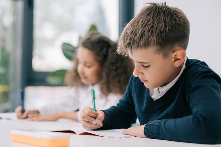 Kinder beim Lernen in der Grundschule MV Ganztagsschule Rostock Institut Lernen und Leben