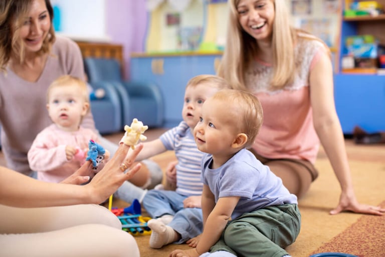 Kita Rostock Kinder beim Spielen in der Kreativitätspädagogik MV