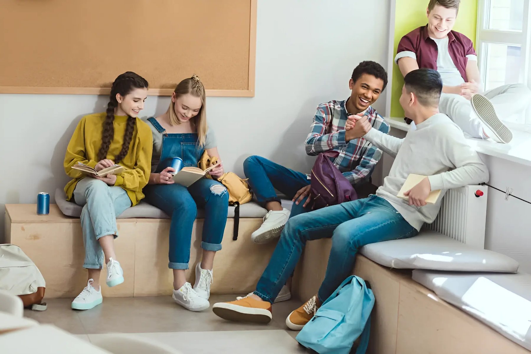 Schüler in der Ganztagsschule Rostock des Instituts Lernen und Leben entspannen und lernen gemeinsam
